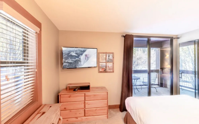 photo 3 of Cozy Aspen Grove 2 bed 2 bath by RedAwning Save 10% on 3 Nights, 15% on 5 Nights!