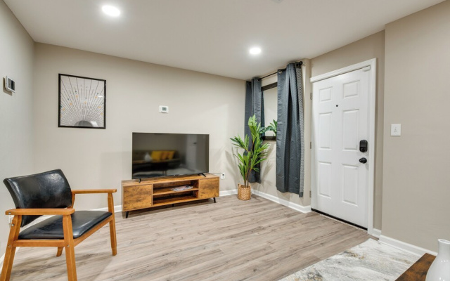 photo 3 of Atlanta Apartment w/ Grill: 7 Mi to Downtown!