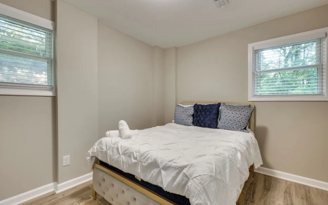 photo 4 of Atlanta Apartment w/ Grill: 7 Mi to Downtown!
