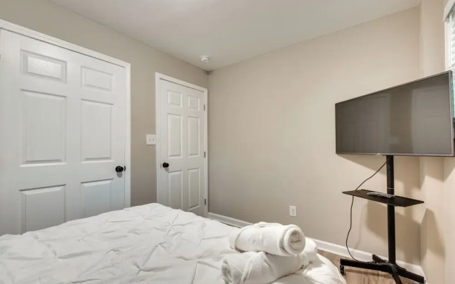 photo 5 of Atlanta Apartment w/ Grill: 7 Mi to Downtown!