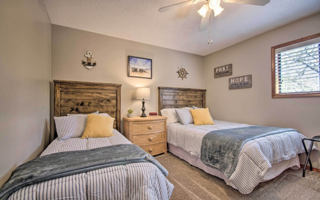 photo 4 of Cozy Branson Getaway ~ 2 Mi to Silver Dollar City!