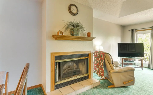 photo 3 of Cozy Branson Townhome 1 Mi to Silver Dollar City!