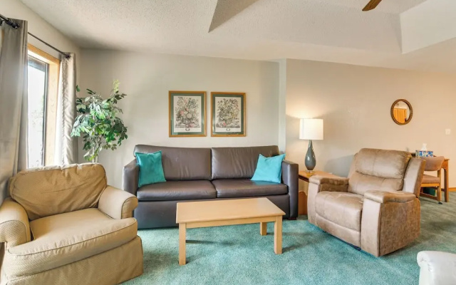 photo 4 of Cozy Branson Townhome 1 Mi to Silver Dollar City!