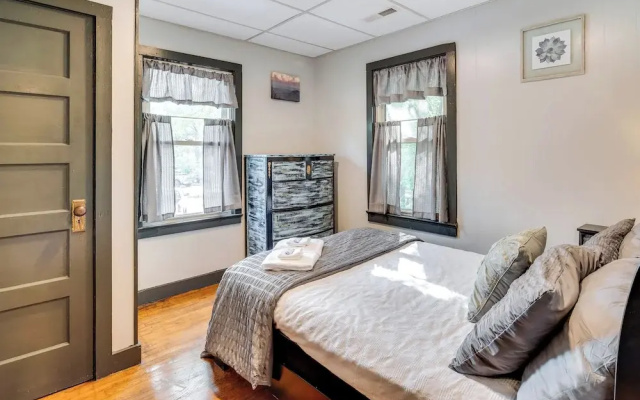 photo 5 of Cozy Brevard Vacation Rental: 1 Block to Main St