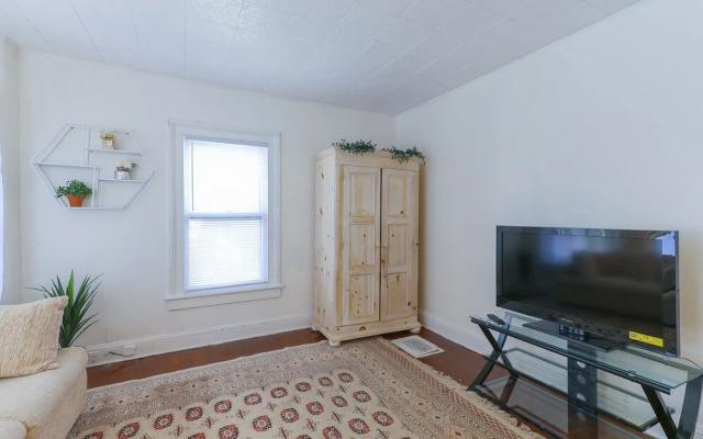 photo 4 of Cozy Bridgeport Apartment: 2 Mi to Downtown!