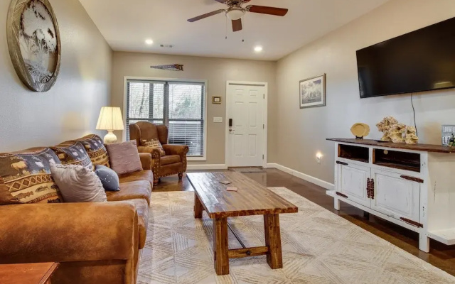 photo 5 of Cozy Bull Shoals Condo Getaway ~ 1 Mi to Lake!