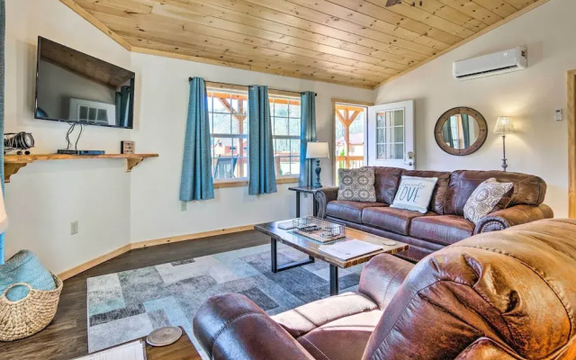 photo 5 of 8 Mi to Great Smoky Mtn National Park: Cozy Cabin