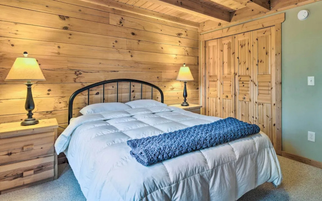 photo 4 of 10 Mi to Lake Lure: Mtn-view Cabin w/ Deck & Loft!