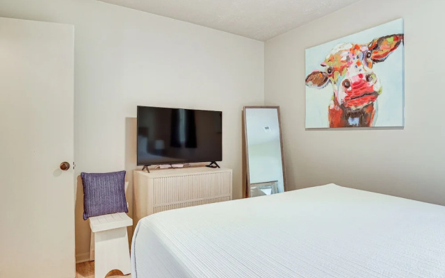 photo 3 of Cozy Meyers Lake Townhome: Near Hall of Fame!