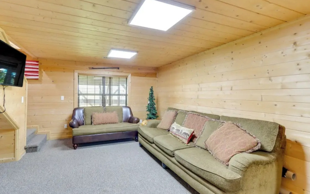 photo 5 of Cozy Cherry Log Cabin w/ Hot Tub & Mountain Views!