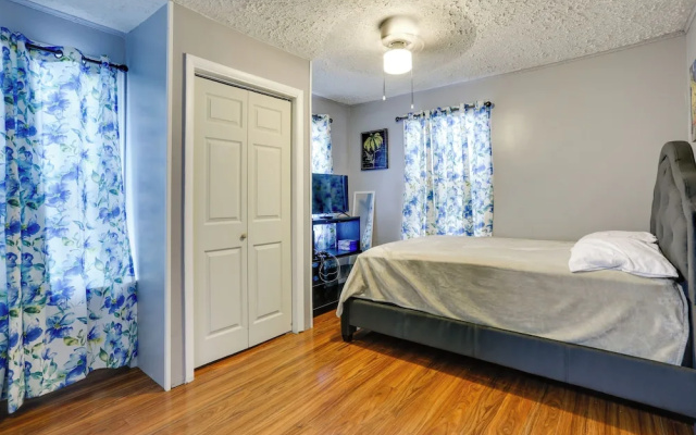 photo 3 of 8 Mi to Metlife Stadium: Pet-friendly Home w/ Yard