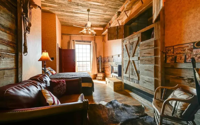 photo 3 of Western-themed Decatur Studio on Main Street!