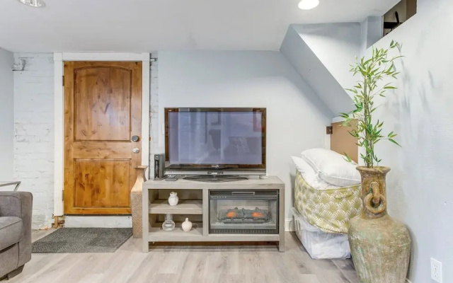 photo 5 of 1 Mi to Coors Field: Cozy Denver Studio w/ Patio!
