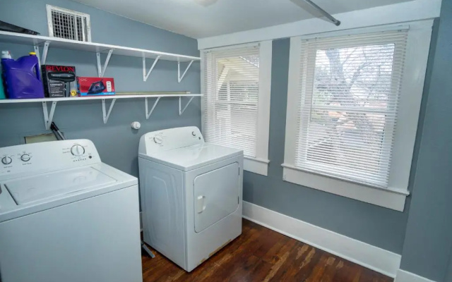 photo 2 of Cozy Downtown 2BA/1BA Historic House - Casa Verde