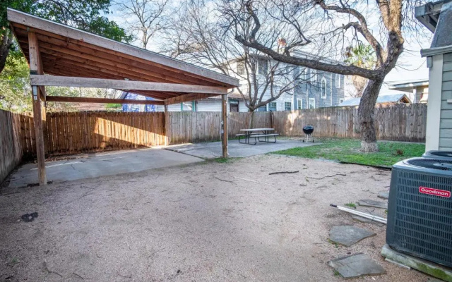 photo 3 of Cozy Downtown 2BA/1BA Historic House - Casa Verde