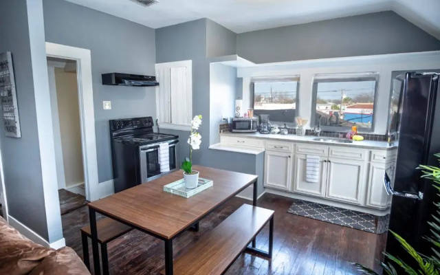 photo 4 of Cozy Downtown 2BA/1BA Historic House - Casa Verde