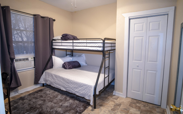 photo 3 of Cozy Downtown Guest House 2br/1ba Sleeps 8