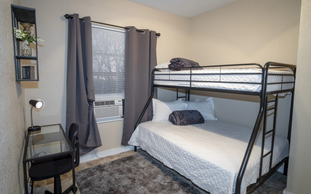 photo 4 of Cozy Downtown Guest House 2br/1ba Sleeps 8
