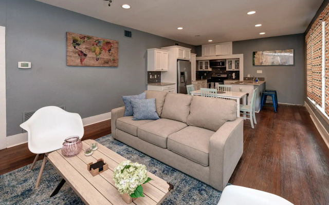 photo 2 of Cozy Downtown Historic House - Casa Verde