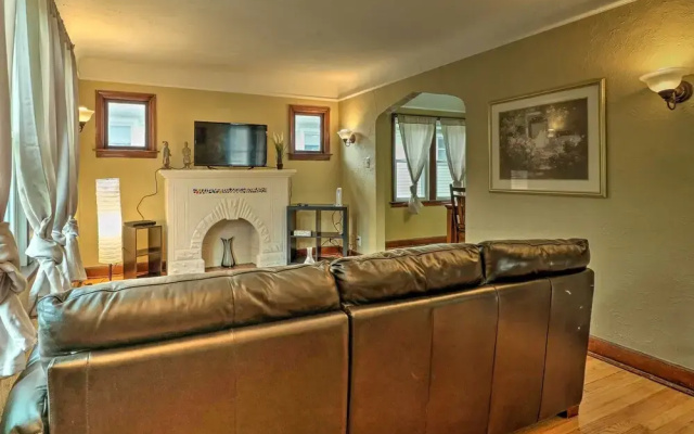 photo 3 of Cozy Duplex: Half Mi to Magic Bag & Woodward Ave!