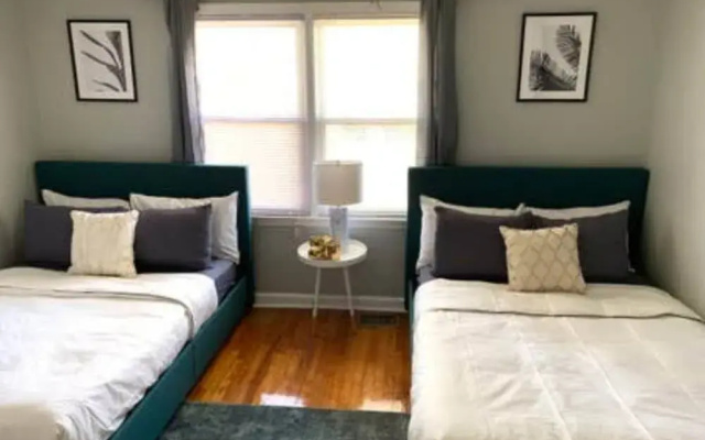 photo 2 of Cozy family-style Buckhead Bungalow
