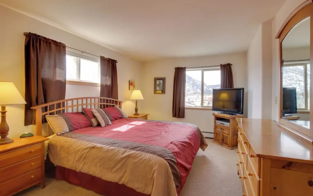 photo 4 of 360 Mtn Views & Shared Hot Tub: Cozy Frisco Condo!