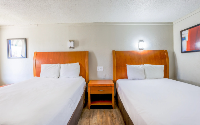 photo 3 of Cozy Garden Inn By OYO Hwy 40 Richmond