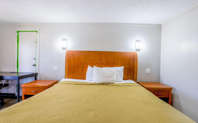 photo 4 of Cozy Garden Inn By OYO Hwy 40 Richmond