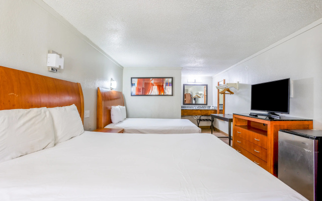 photo 5 of Cozy Garden Inn By OYO Hwy 40 Richmond