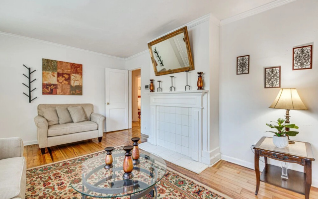 photo 5 of Cozy Atlanta Abode Near Theme Parks, Golf & Shops