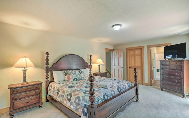 photo 3 of Getaway Chalet in Mars Hill w/ Hot Tub & Views!