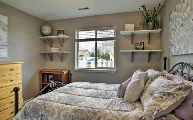 photo 3 of Cozy Getaway w/ Yard & Patio: 4 Mi to Hayden Lake!
