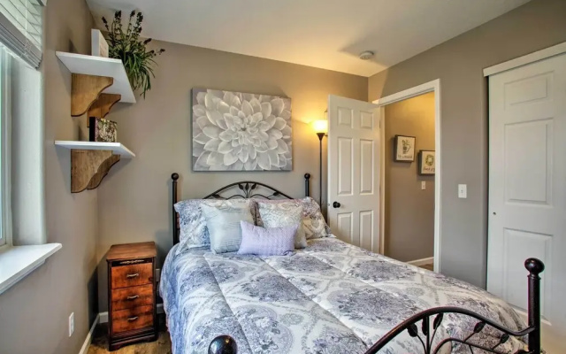 photo 4 of Cozy Getaway w/ Yard & Patio: 4 Mi to Hayden Lake!