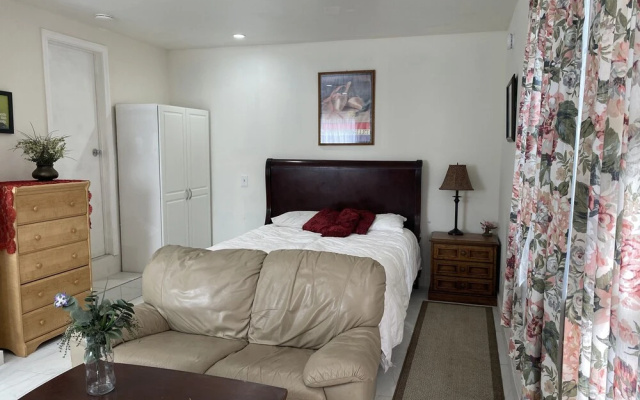 photo 2 of Comfy Private Unit in LA