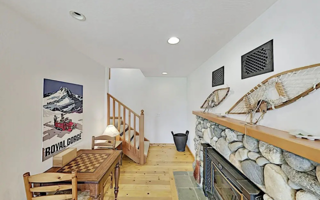 photo 2 of Cozy Haven Near Tahoe Donner Amenities 3 Bedroom Home