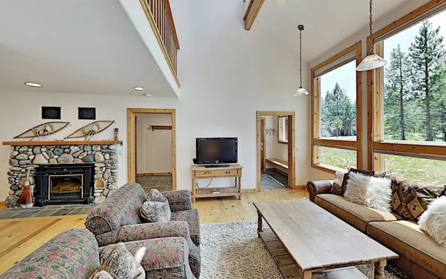photo 3 of Cozy Haven Near Tahoe Donner Amenities 3 Bedroom Home