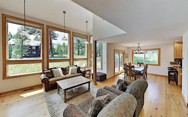 photo 4 of Cozy Haven Near Tahoe Donner Amenities 3 Bedroom Home