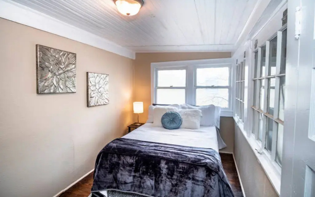 photo 5 of ⭐️Cozy Historic Home <1/2 mile to DT ⭐️Riverwalk ⭐️Alamo⭐️