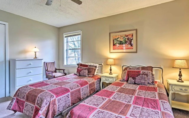 photo 5 of Cozy Home w/ Grill: Walkable Oxford Location
