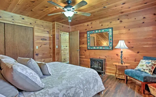 photo 4 of Cozy Home w/ Patio Near Yosemite National Park!