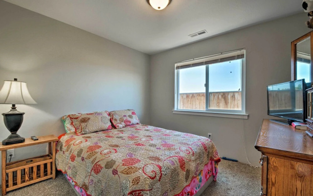 photo 2 of Cozy Home w/ Yard ~ 3 Mi to Downtown Medford!