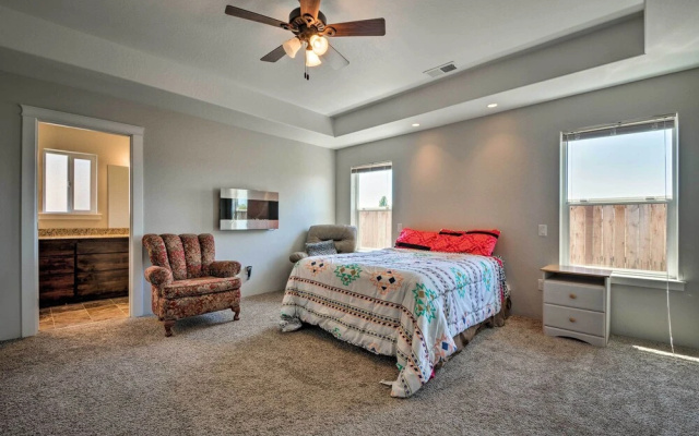 photo 4 of Cozy Home w/ Yard ~ 3 Mi to Downtown Medford!