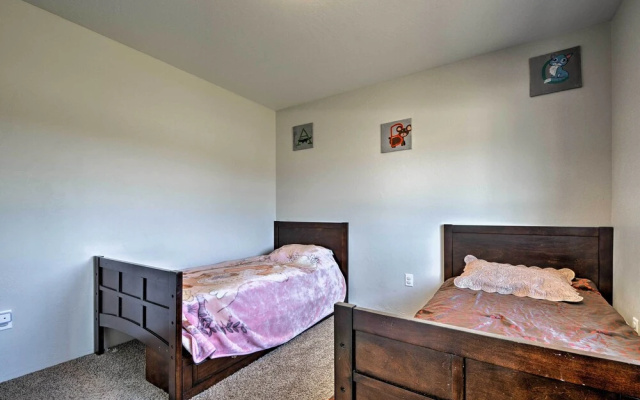 photo 5 of Cozy Home w/ Yard ~ 3 Mi to Downtown Medford!