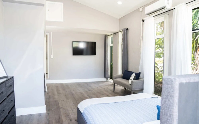 photo 2 of Cozy House With Patio, Fireplace, Parking - Hollywood, Florida