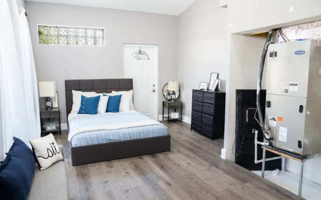 photo 3 of Cozy House With Patio, Fireplace, Parking - Hollywood, Florida