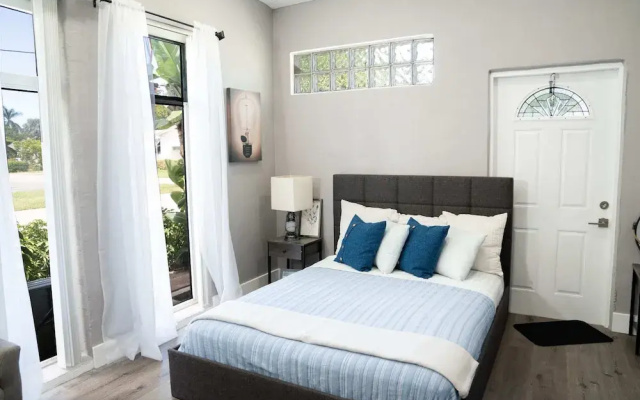 photo 4 of Cozy House With Patio, Fireplace, Parking - Hollywood, Florida