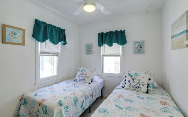 photo 3 of Steps to Seawall: Cozy Indian Rocks Beach Cottage