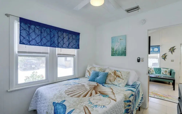 photo 4 of Steps to Seawall: Cozy Indian Rocks Beach Cottage