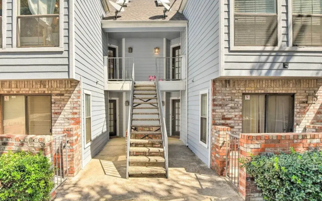 photo 2 of Cozy Irving Condo 15 Mi to Downtown Dallas!