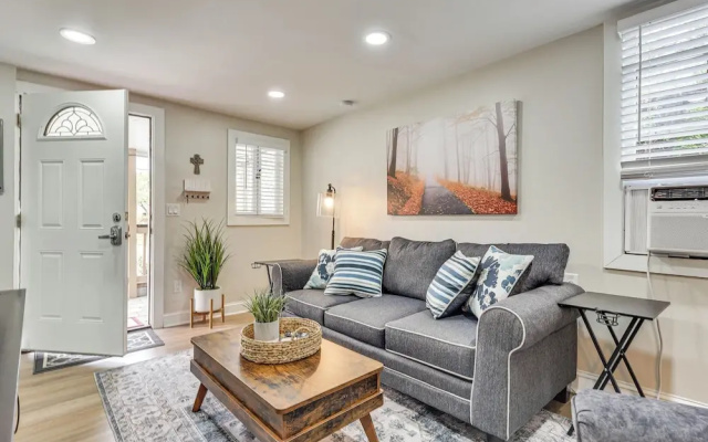 photo 5 of Cozy Jacksonville Cottage, Walkable Location!